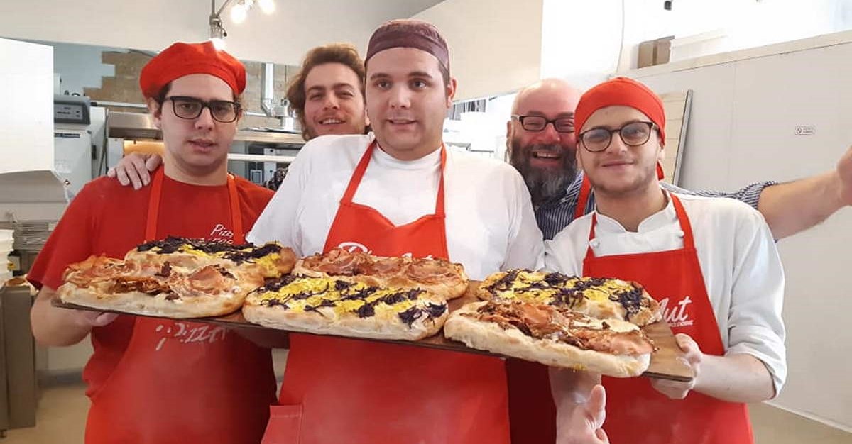 Bulli deridono pizzaioli autistici