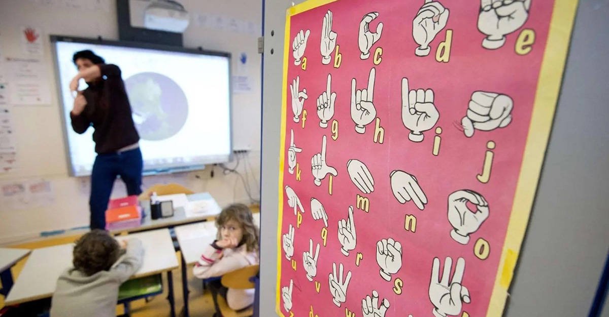 lingua dei segni a scuola 2023