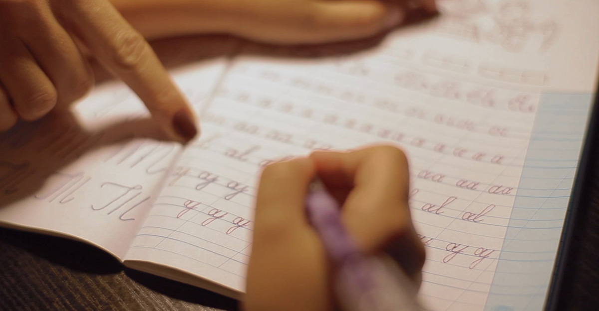 Imparare A Scrivere Il Corsivo - Per Praticare La Tua Calligrafia: Taccuino  di calligrafia per bambini, adolescenti